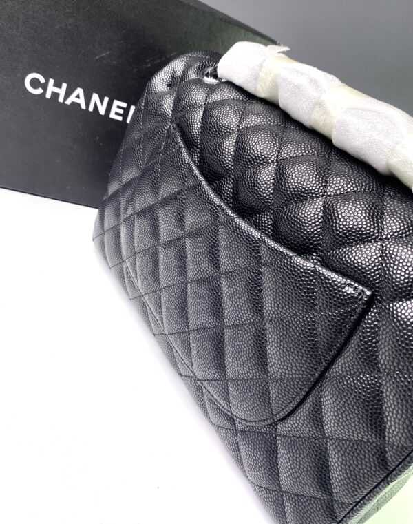 Chanel classique cuir très féminine - Image 8