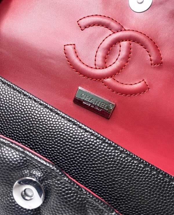 Chanel classique cuir très féminine - Image 6