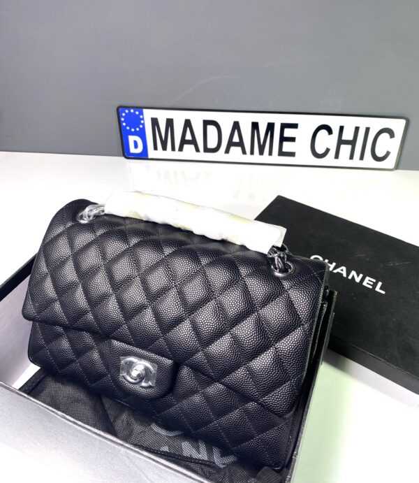 Chanel classique cuir très féminine